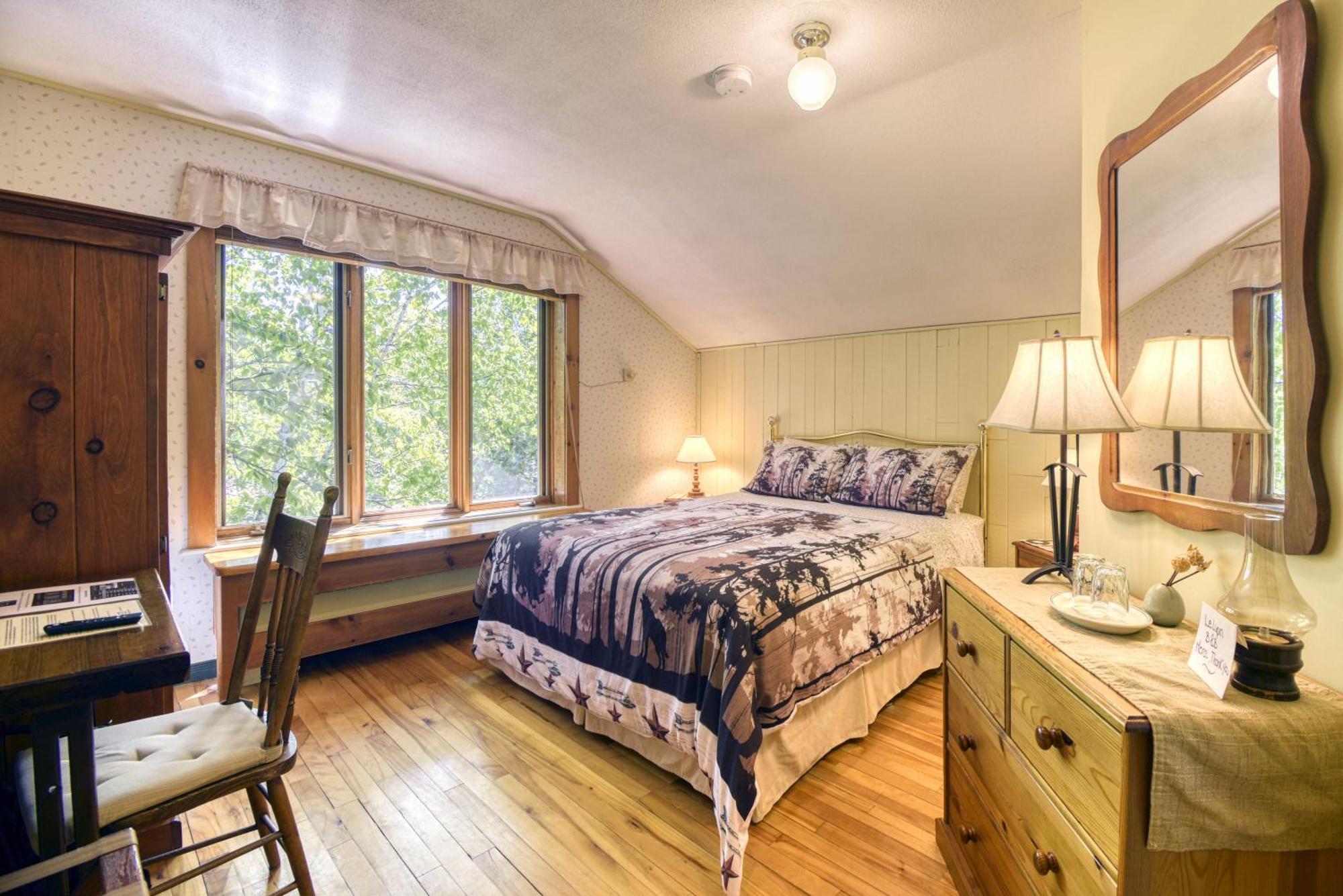 Superior Queen Room,1593652517:JPEG